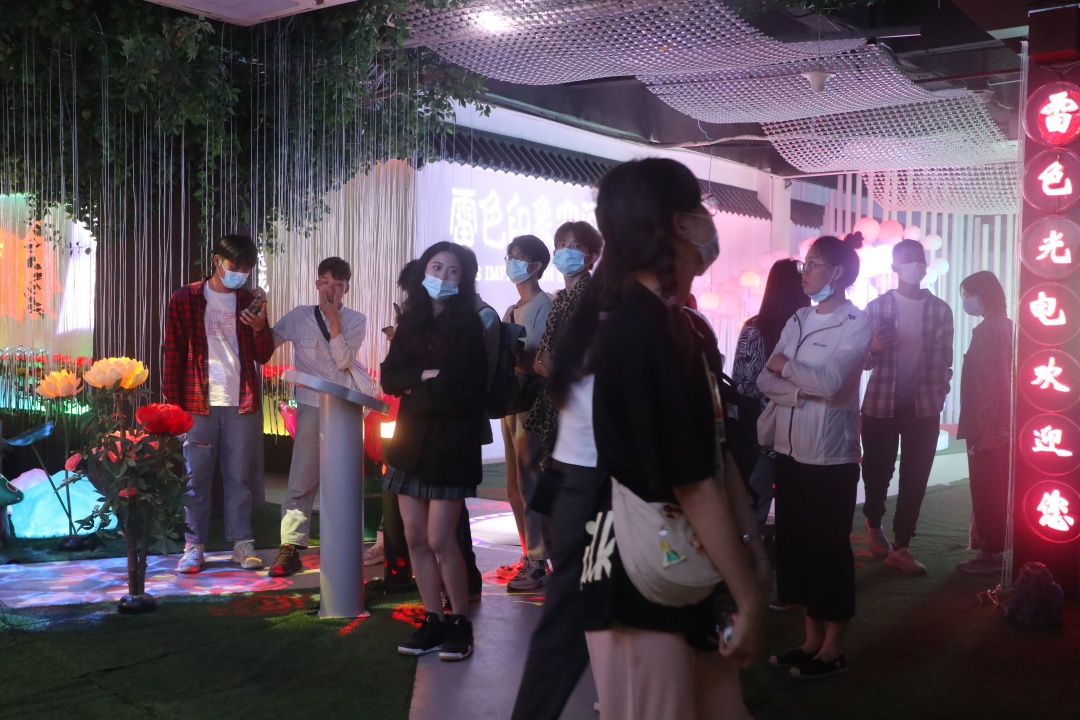 熱烈歡迎廣東職業(yè)技術(shù)學(xué)院光環(huán)境產(chǎn)業(yè)學(xué)院一行到雷色光電參觀學(xué)習(xí)！(圖5)