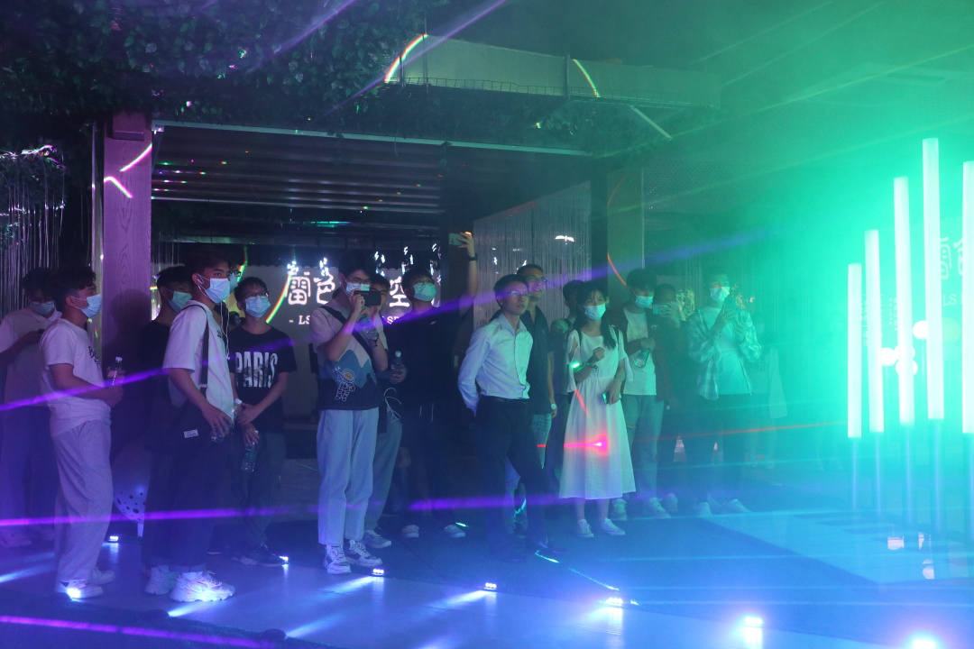 熱烈歡迎廣東職業(yè)技術(shù)學(xué)院光環(huán)境產(chǎn)業(yè)學(xué)院一行到雷色光電參觀學(xué)習(xí)！(圖4)