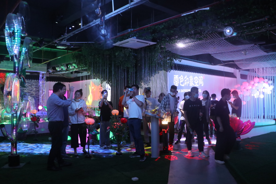 熱烈歡迎廣東職業(yè)技術(shù)學(xué)院光環(huán)境產(chǎn)業(yè)學(xué)院一行到雷色光電參觀學(xué)習(xí)！(圖6)