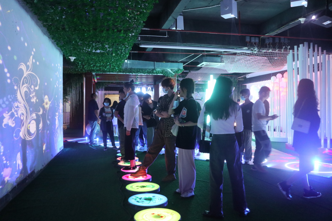 熱烈歡迎廣東職業(yè)技術(shù)學(xué)院光環(huán)境產(chǎn)業(yè)學(xué)院一行到雷色光電參觀學(xué)習(xí)！(圖16)