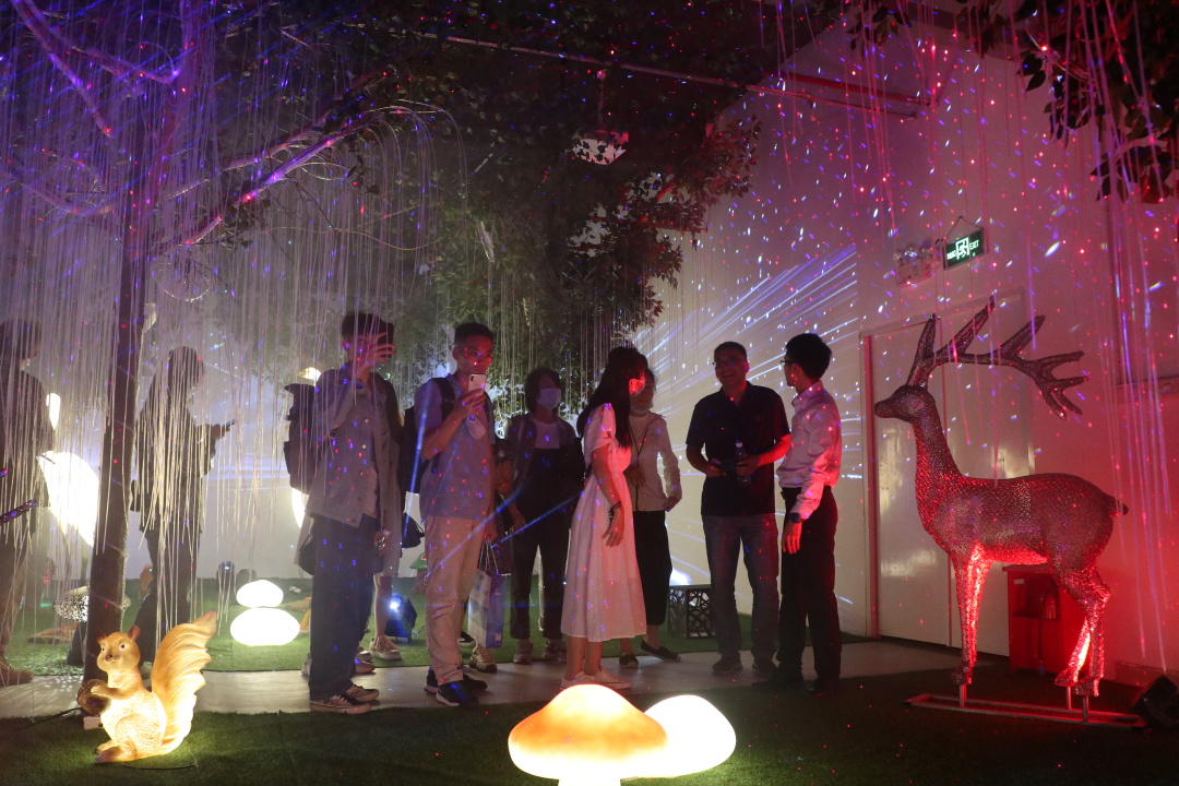 熱烈歡迎廣東職業(yè)技術(shù)學(xué)院光環(huán)境產(chǎn)業(yè)學(xué)院一行到雷色光電參觀學(xué)習(xí)！(圖14)