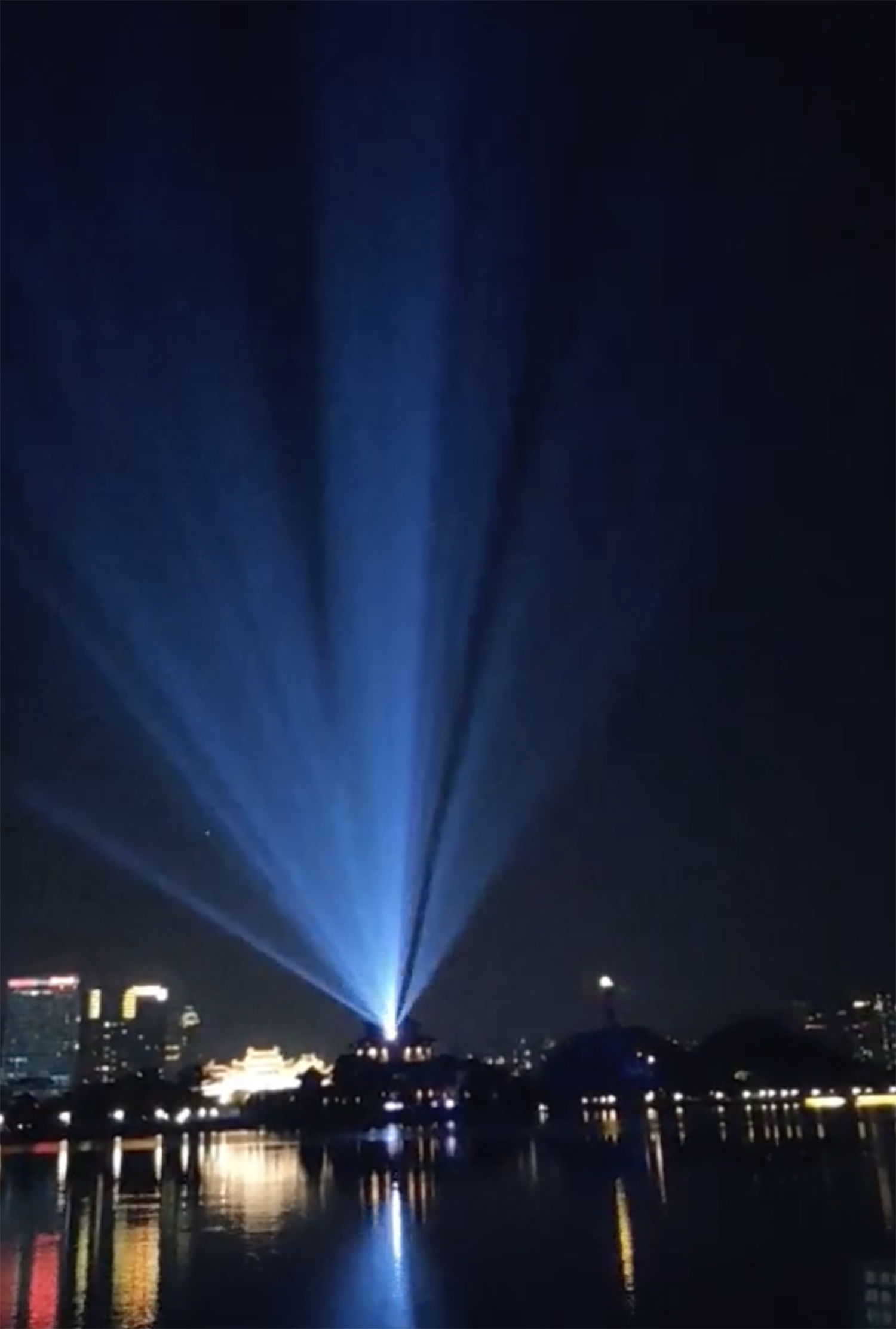 雷色光電 | 防水激光表演機(圖16) 雷色光電 | 防水激光表演機(圖16)