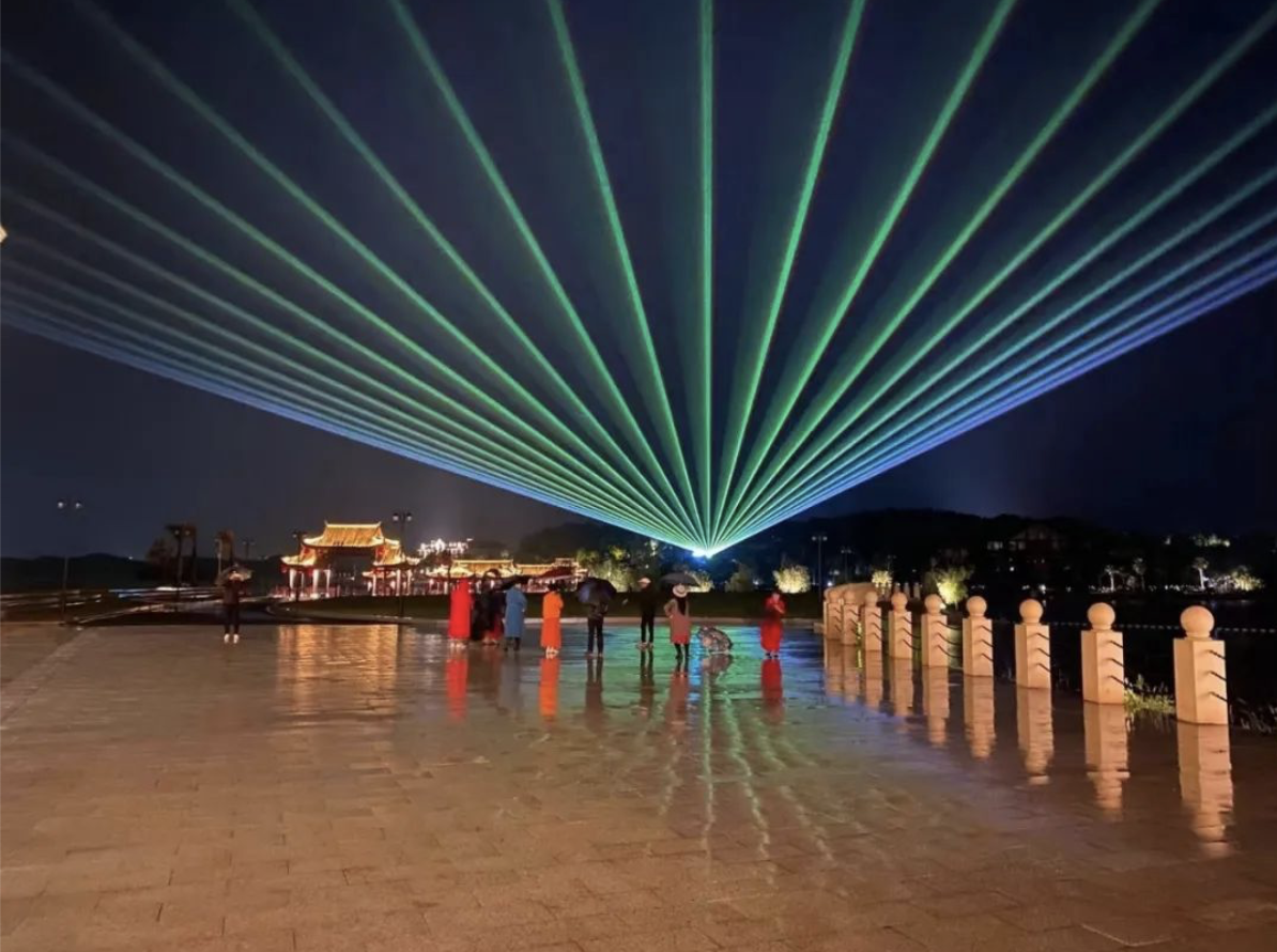 雷色光電打造榆林鎮(zhèn)北臺(tái)酷炫燈光秀(圖8)
